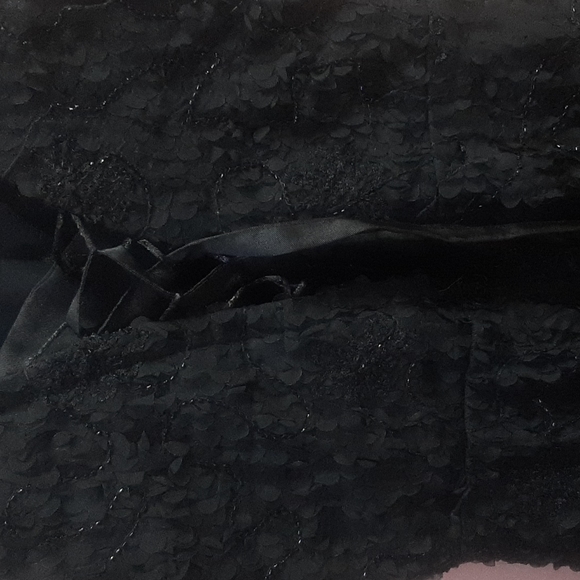 Black evening gown - Picture 10 of 10